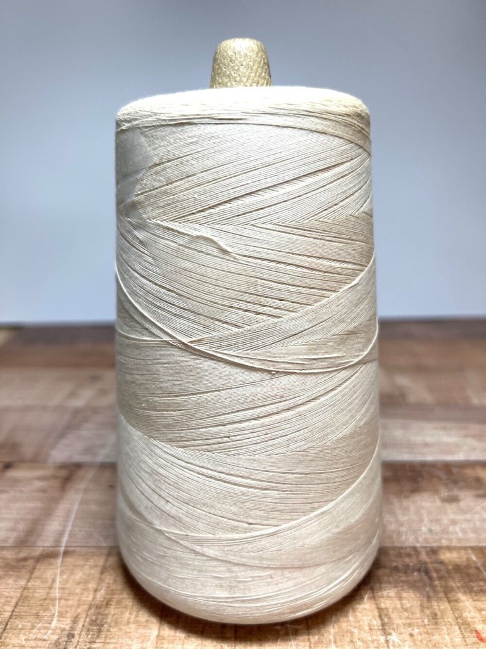 Large Spool Of 9600 Yards Preshrunk Soft Monogram Thread 36/4 Grey For Sewing